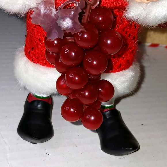 KAREN DIDION COLLECTION "WINE LIST ELF" WITH GRAPES (RETIRED) CHRISTMAS DECOR - Picture 5 of 11